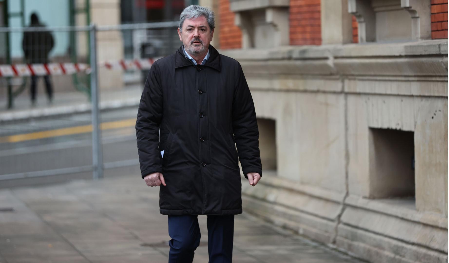 Antxon Alonso, a su llegada al Parlamento de Navarra, este martes 27 de enero