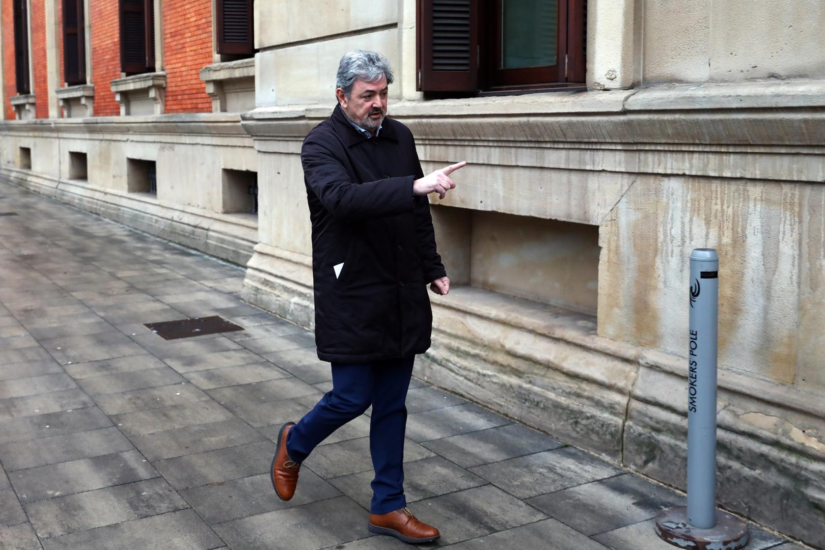 Antxon Alonso, a su llegada al Parlamento de Navarra el 27 de enero
