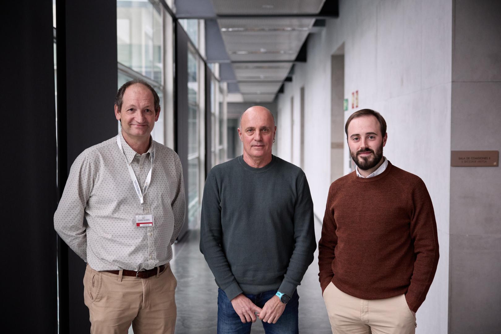 Ricardo Oficialdegui, Javier Pérez de Obanos y Amaiur Guindeo, antes de la sesión de trabajo