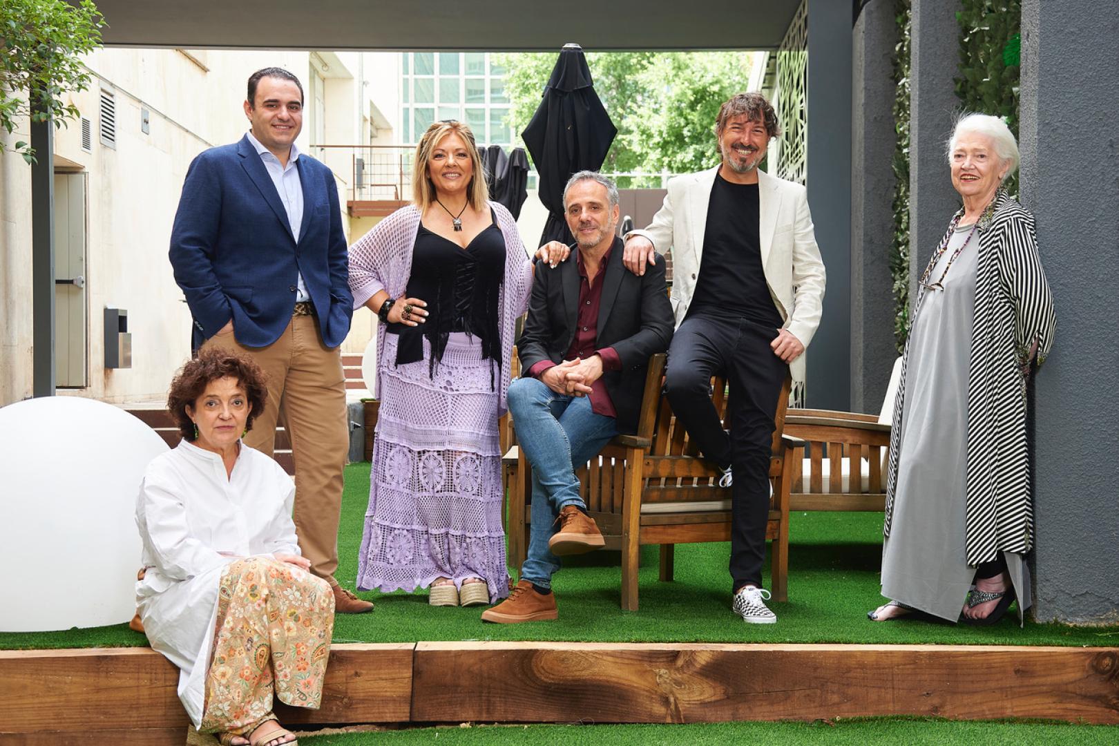 Los componentes de Mocedades, desde la izq.: Idoia Uranga, José Miguel González, Rosa Rodríguez, José María Santamaría, Toni Menguiano e Izaskun Uranga.