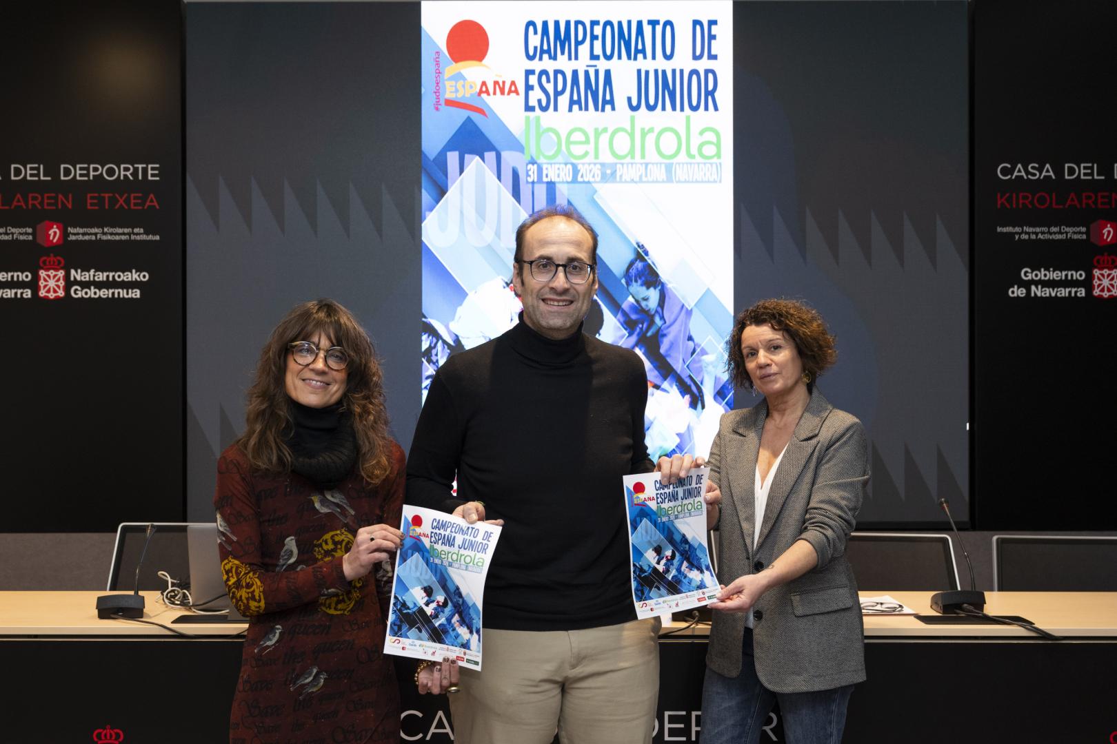 Maider Beloki, Jorge Aguirre y Yolanda Soler, en la presentación del campeonato en el Navarra Arena