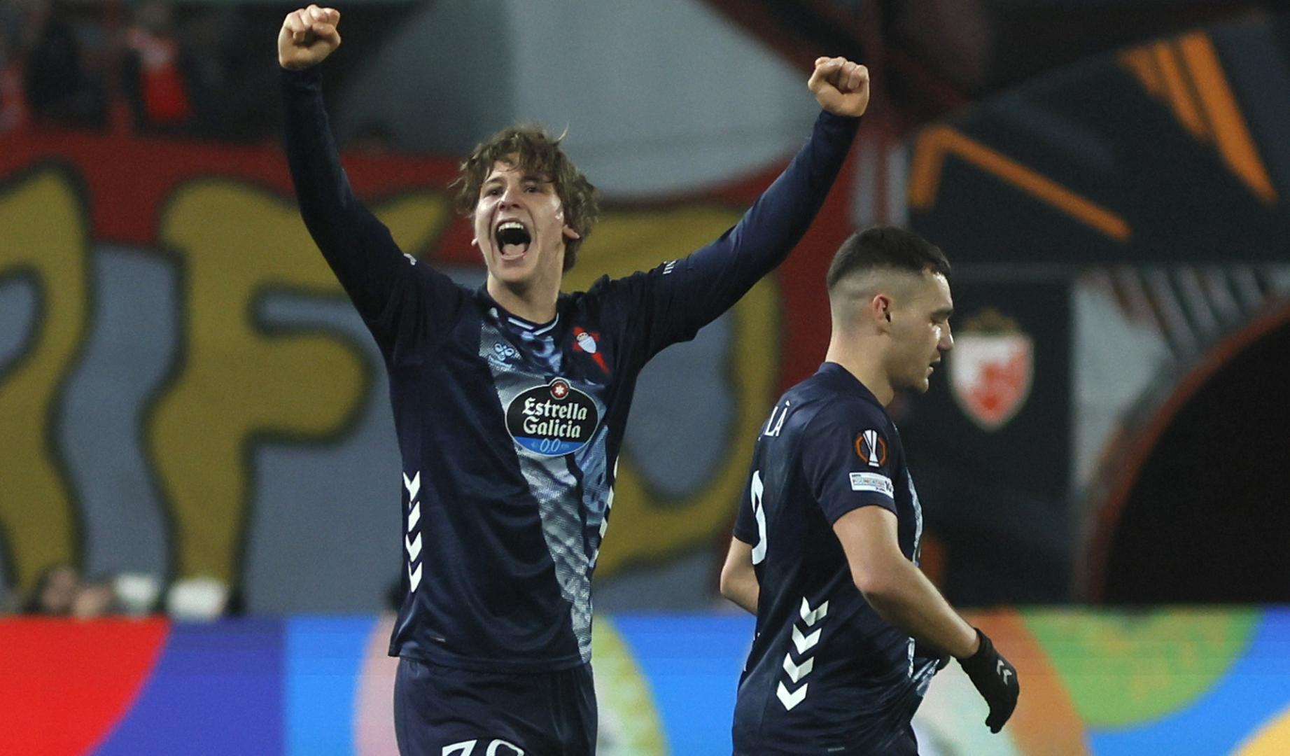 El jugador del Celta Fer López celebra su gol ante el Estrella Roja