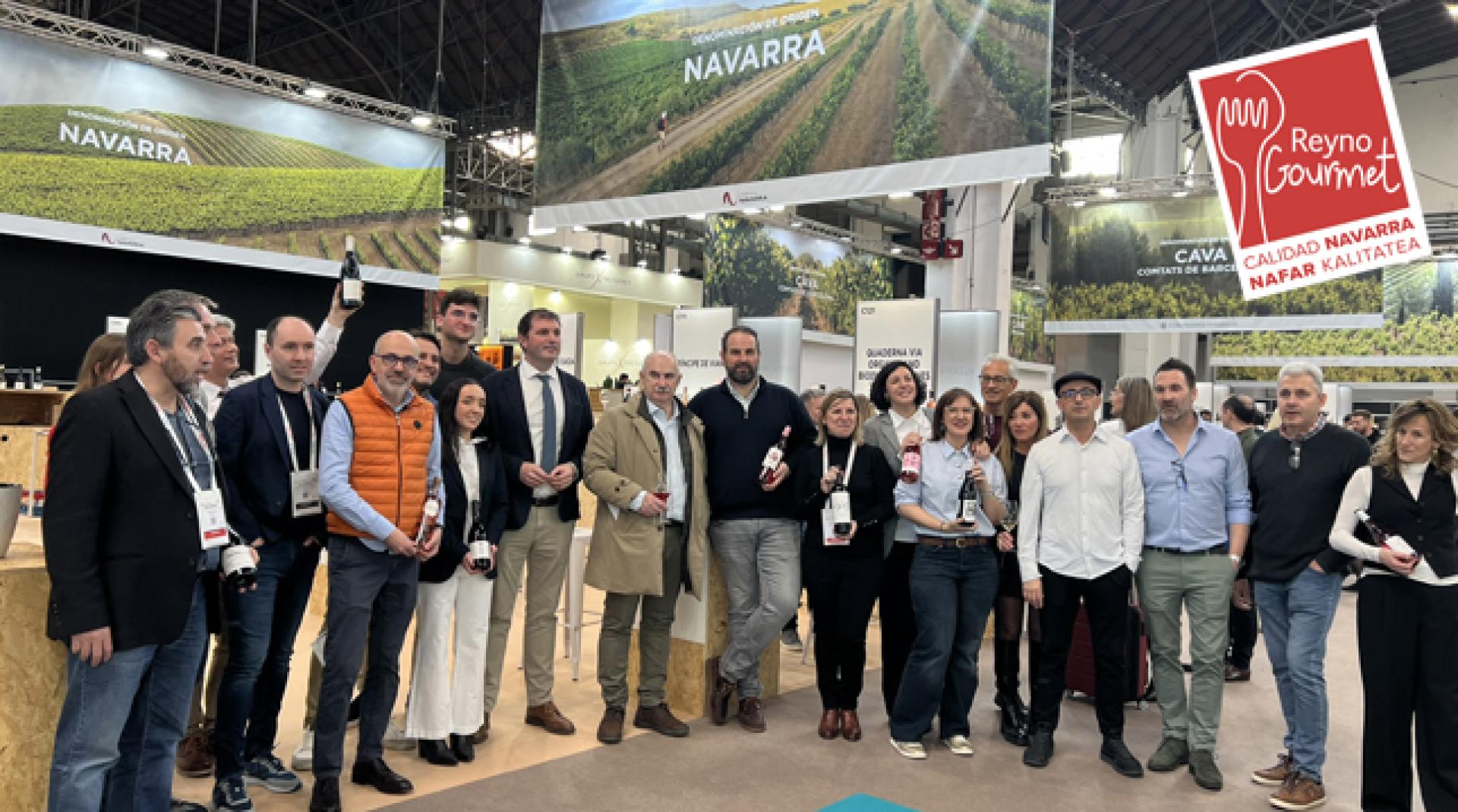 Navarra cuenta en Barcelona Wine Week con un stand agrupado que reúne a 20 bodegas navarras y que visita el consejero José María Aierdi