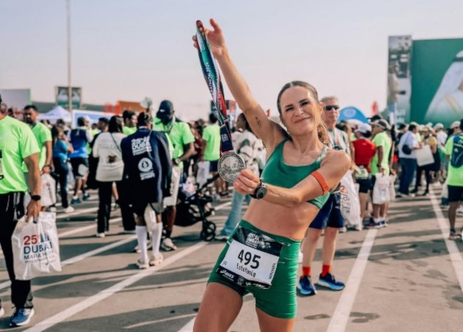 Verdeliss, la navarra Estefanía Unzu, tras completar este 1 de febrero la maratón de Dubai