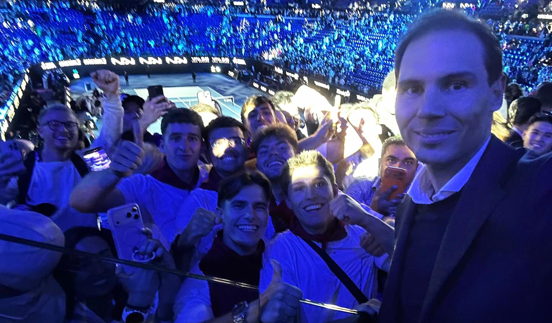 Lucas Melero junto a sus compañeros en la foto que se hicieron junto a Rafa Nadal en la final del Open de Australia que Carlos Alcaraz venció a Novak Djokovic