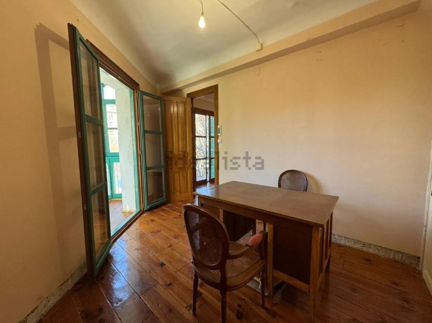 Habitación con mirador al Paseo Sarasate