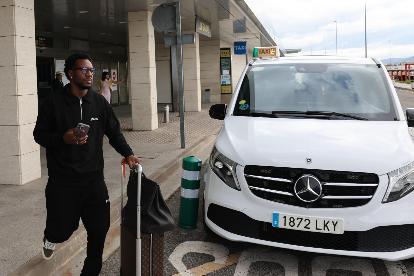Sheraldo Becker se ha marchado esta mañana de Pamplona para viajar después a Alemania