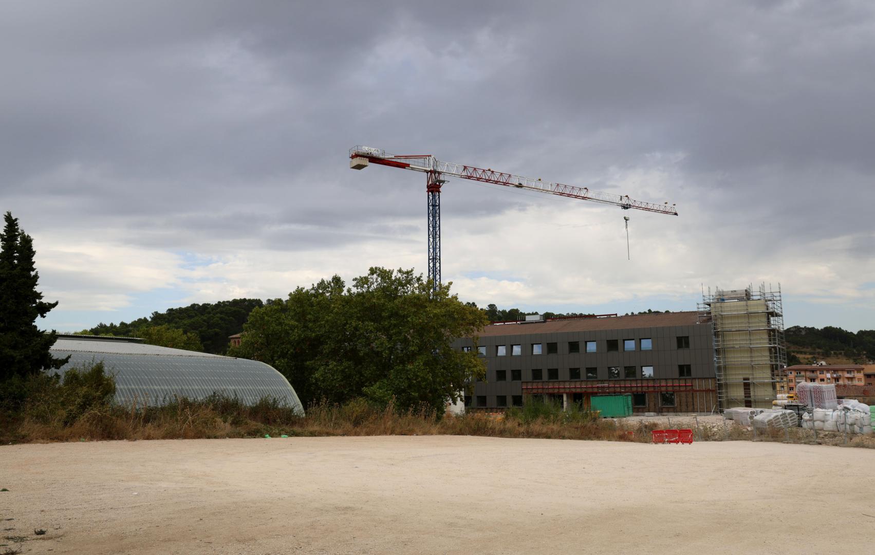 En primer término de la foto, la carpa Oncineda que pertenece al Gobierno aunque se asienta sobre suelo municipal. Al lado se construye la futura residencia de ancianos.