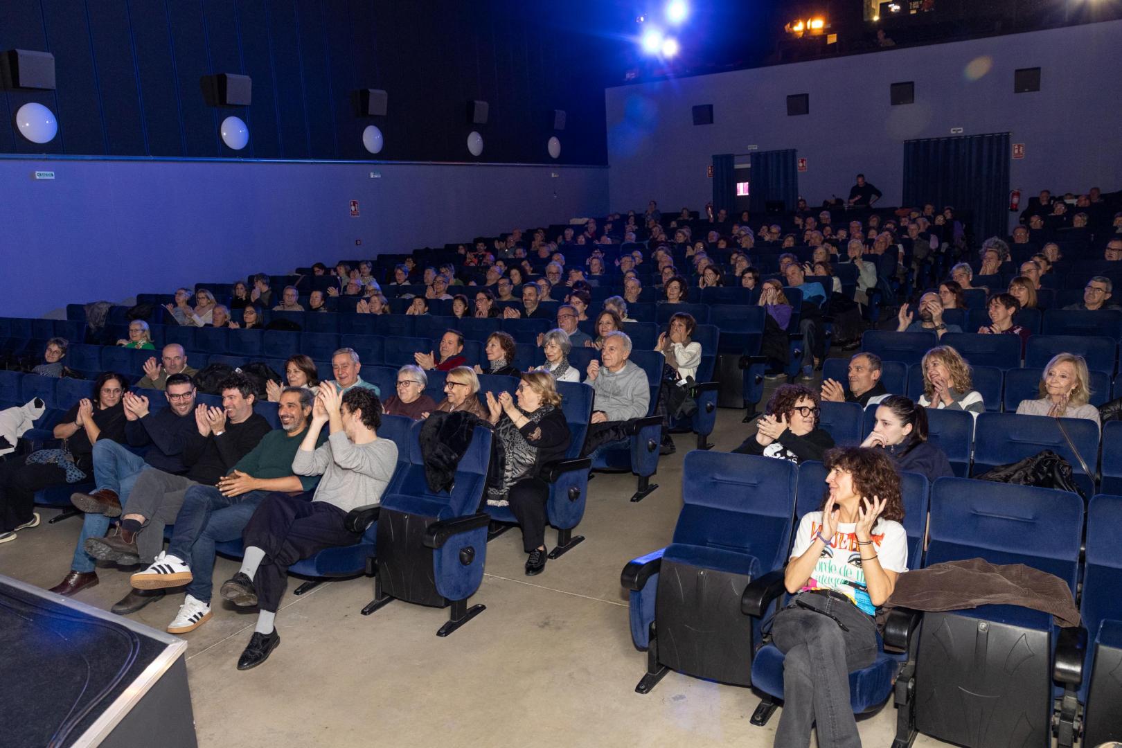 Imagen del patio de butacas del Cine Moncayo de Tudela durante la presentación de la película ‘Wolfgang’, con la que se abrió la Muestra de Cine Español de la ciudad