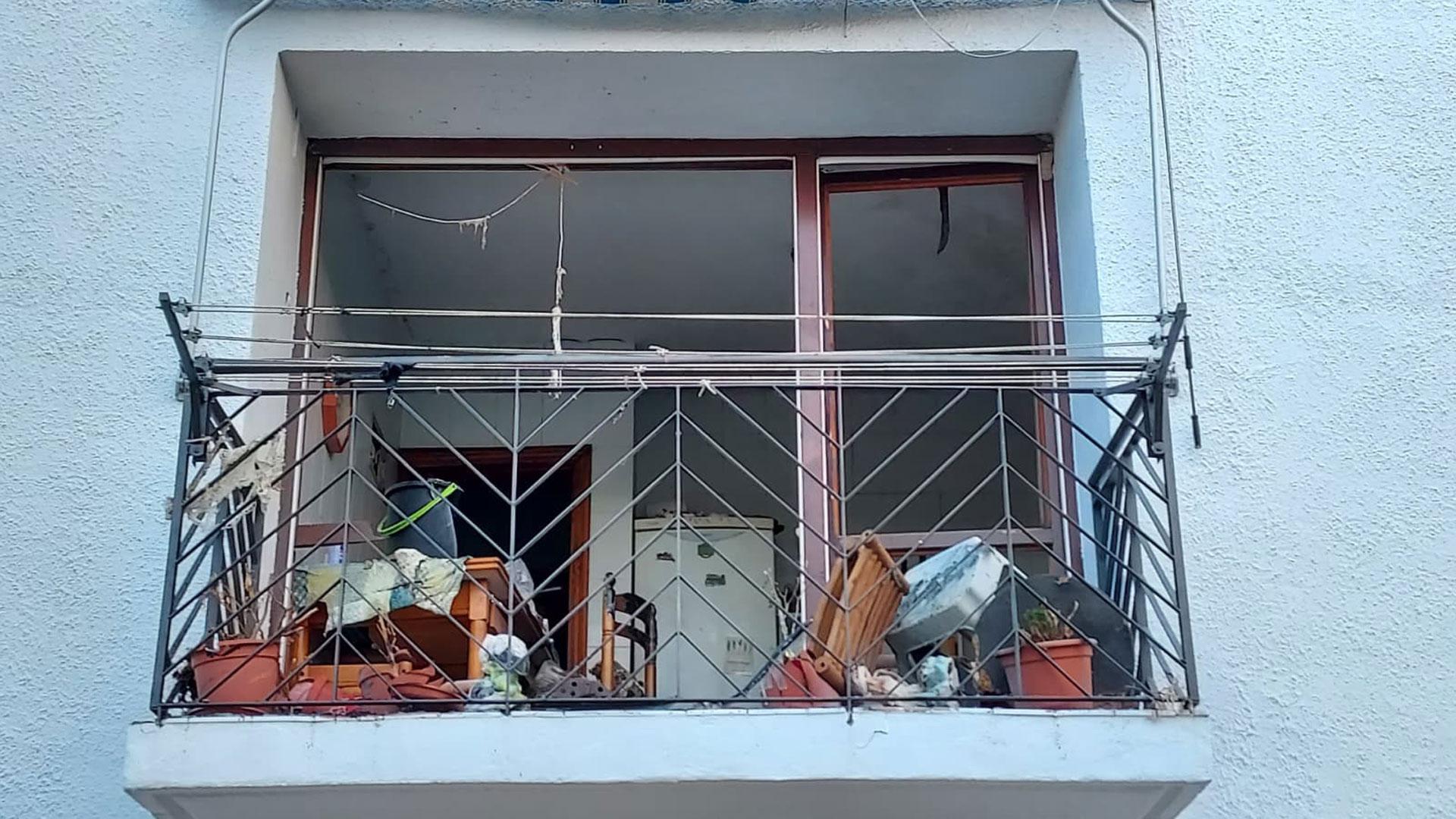 Estado en el que quedó la cocina en la que se produjo una fuerte explosión en una vivienda de Obanos