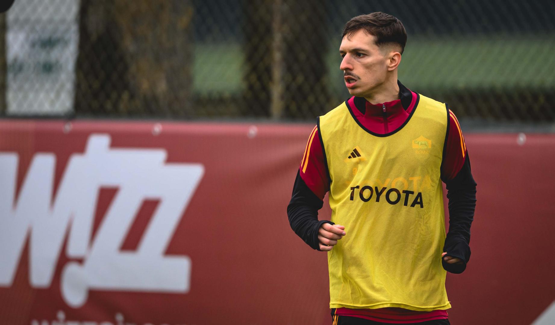 Bryan Zaragoza durante su primer entrenamiento con la Roma