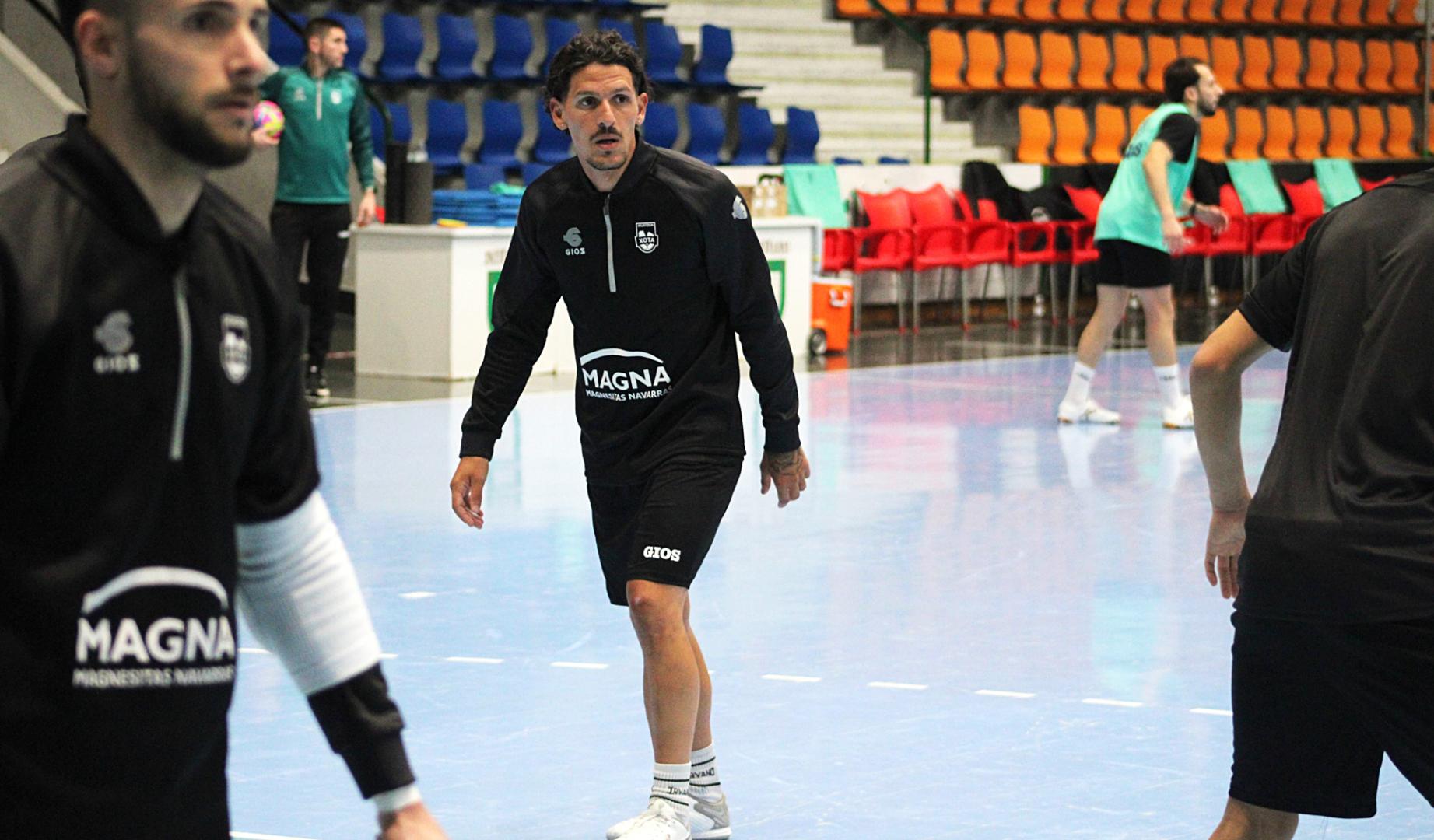 Riveras, en su primer entrenamiento con Osasuna Magna