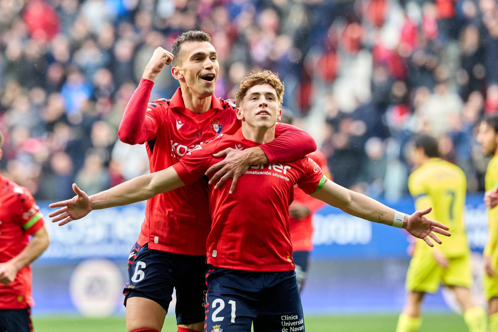 Víctor Muñoz y Lucas Torró celebran uno de los goles del sábado al Villarreal