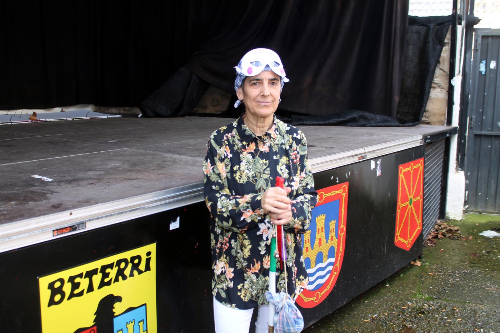 Maru Eriz Zabala, con el atuendo tradicional de Zipotero de Tudela