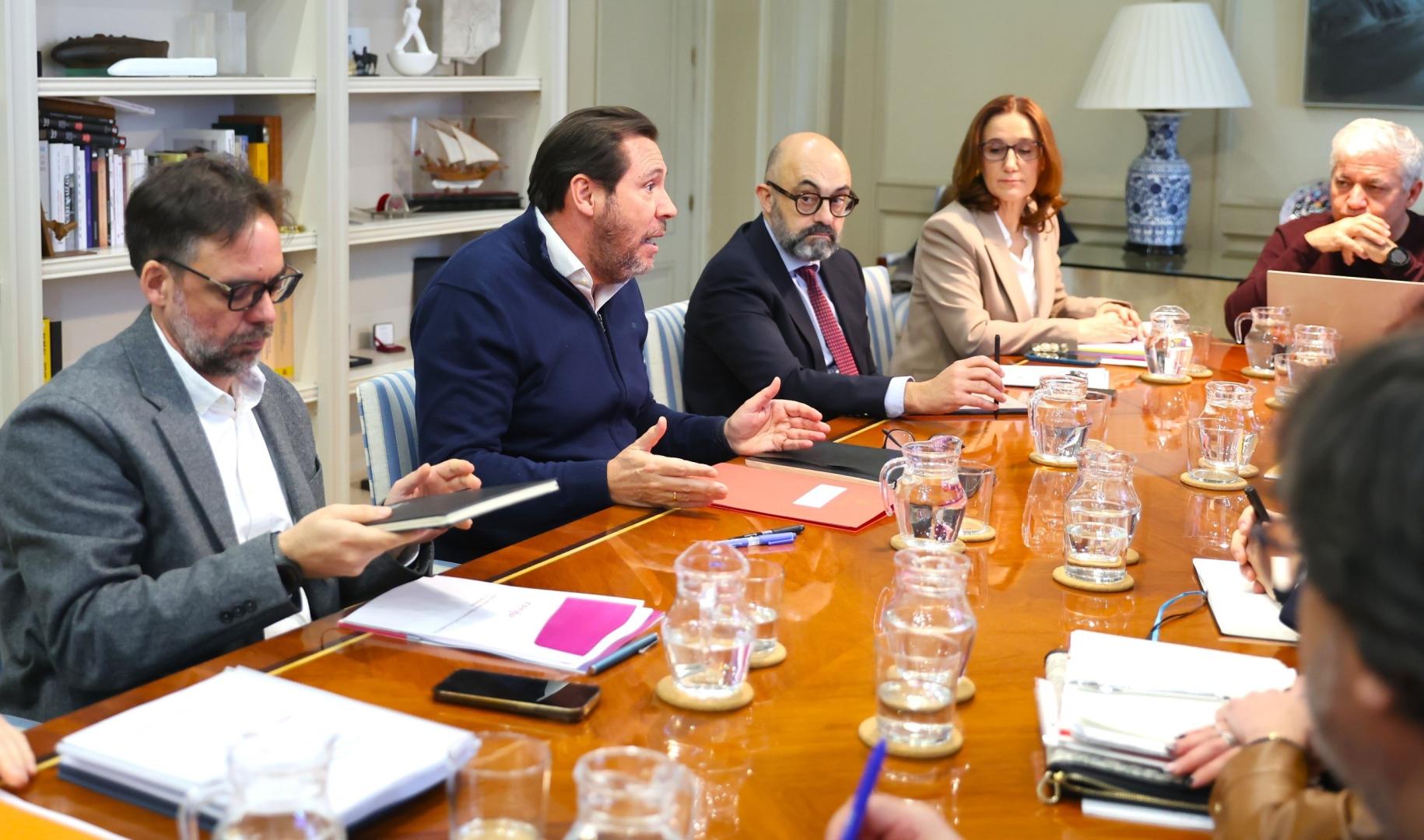 Reunión del Ministerio de Transportes y los sindicatos.