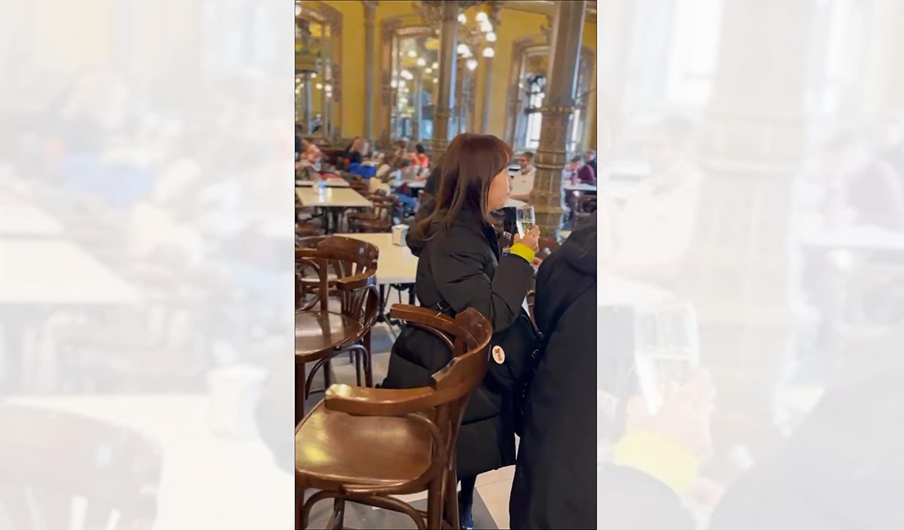 Destino Navarra, empresa que enseña la ciudad a miles de extranjeros cada año, está sorprendida por la llegada de grupos de turistas japoneses y en menor medida de coreanos