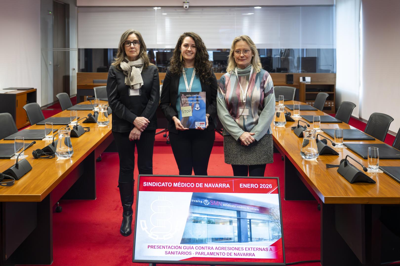Pilar Anadón, Laura Vásquez y Concha Goñi, del Sindicato Médico de Navarra