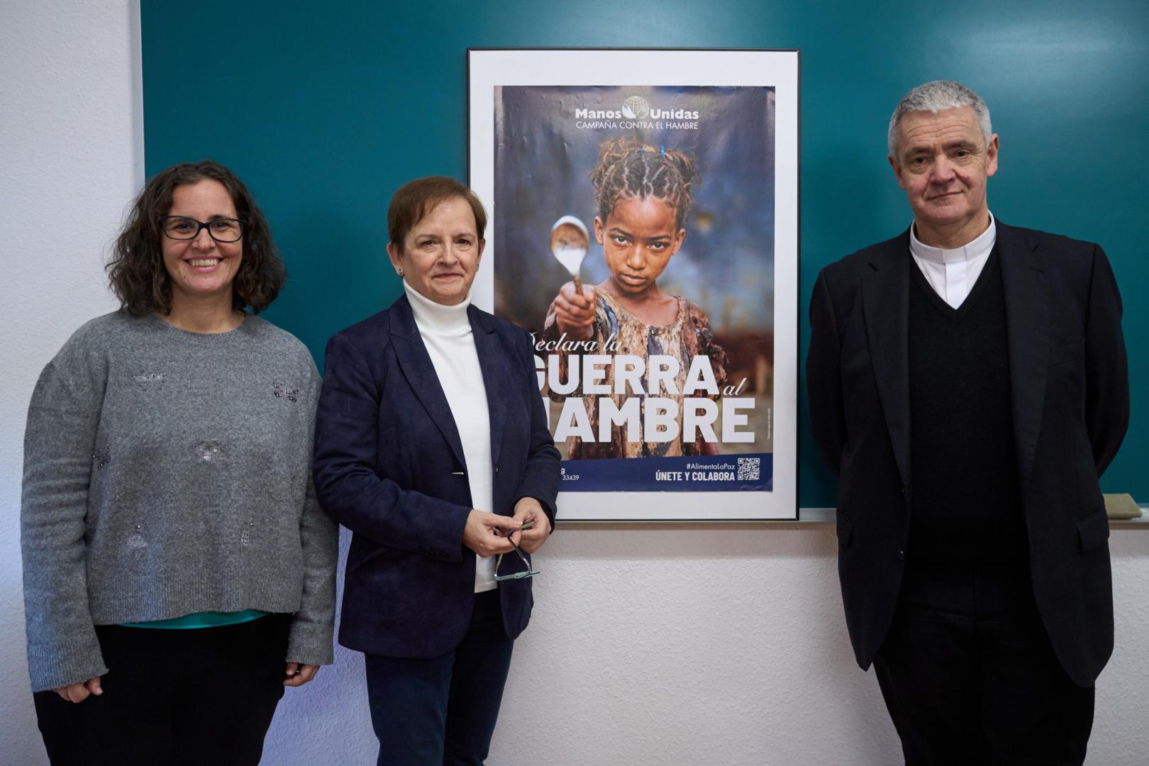 Desde la izda.: la misionera María Dolores Martínez de la Ballina;la delegada de Manos Unidas en Navarra, Mayte Fortún; y el vicario episcopal de Pastoral Social y Promoción Humana, Juan Zabala