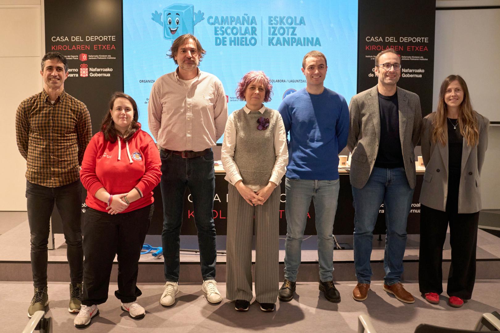 Todos los participantes en la presentación oficial de la nueva Campaña Escolar de Hielo