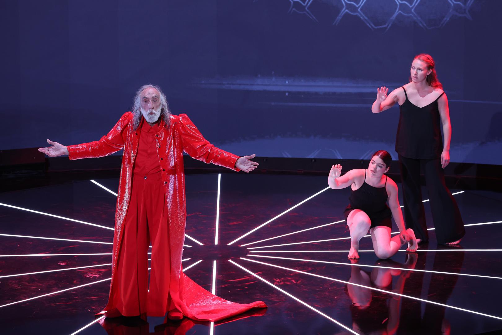 El actor navarro Javier Ibáñez, durante uno de los últimos números de la gala de los Premios Ma, el pasado junio en el Teatro Gayarre