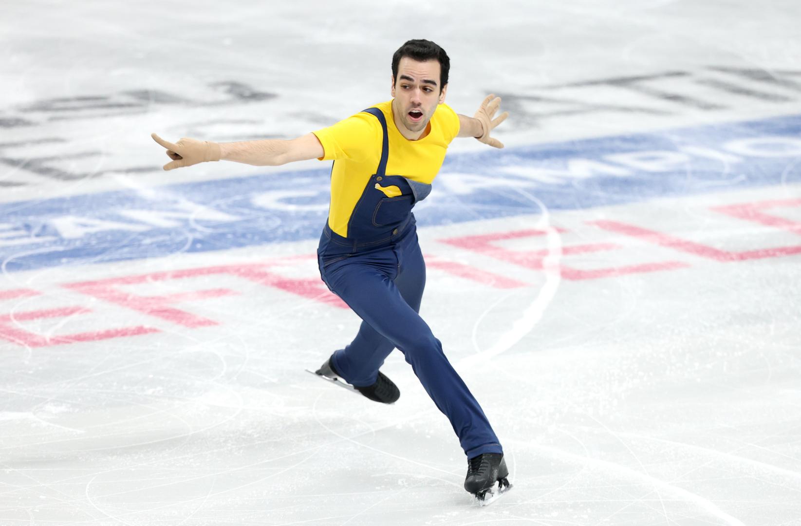 El patinador Tomás Guarino, caracterizado para su programa corto como 'minion',  asegura que se encuentra ya en "los últimos pasos" para conseguir los derechos musicales para su número