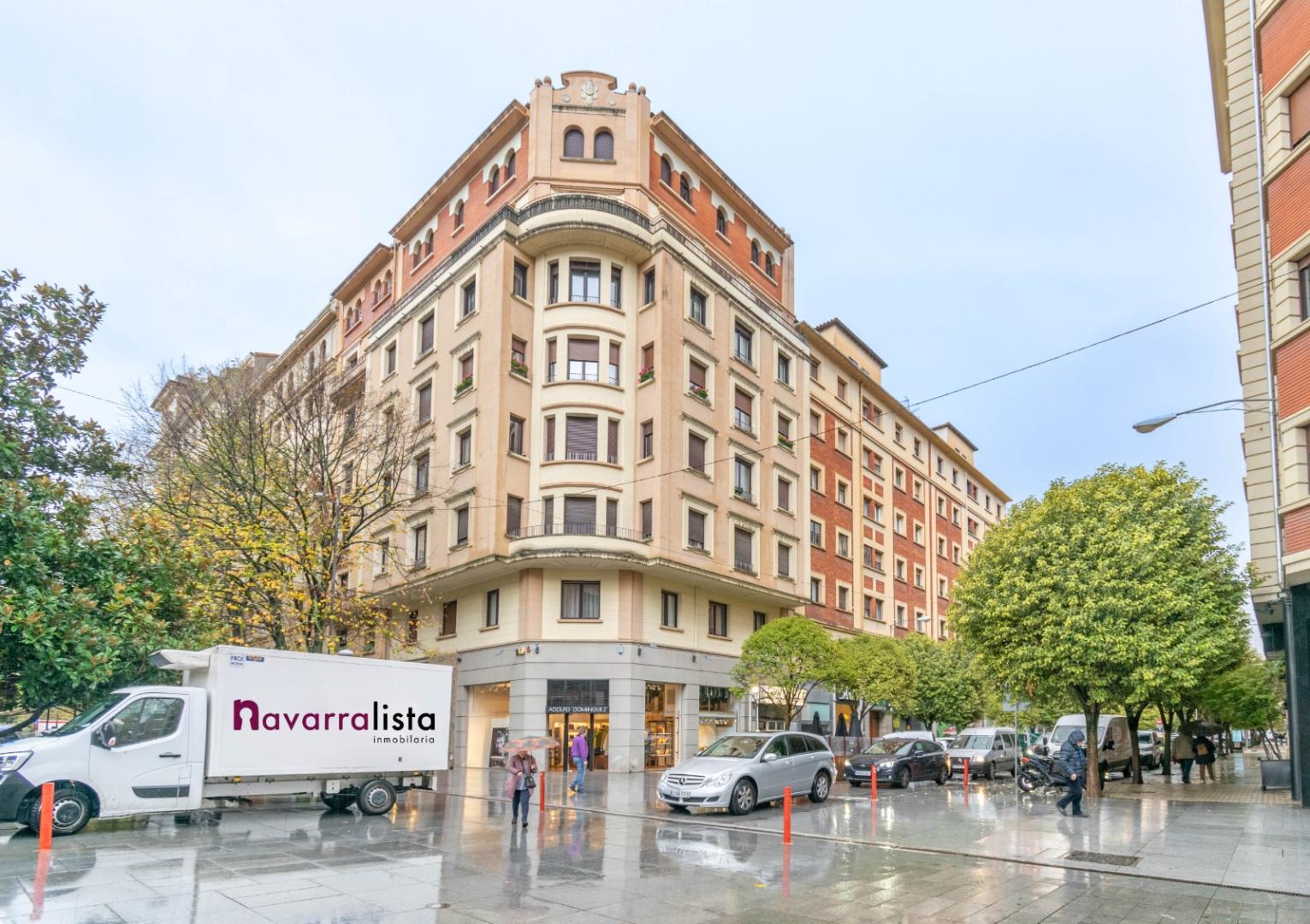 Fachada de un edificio de Pamplona