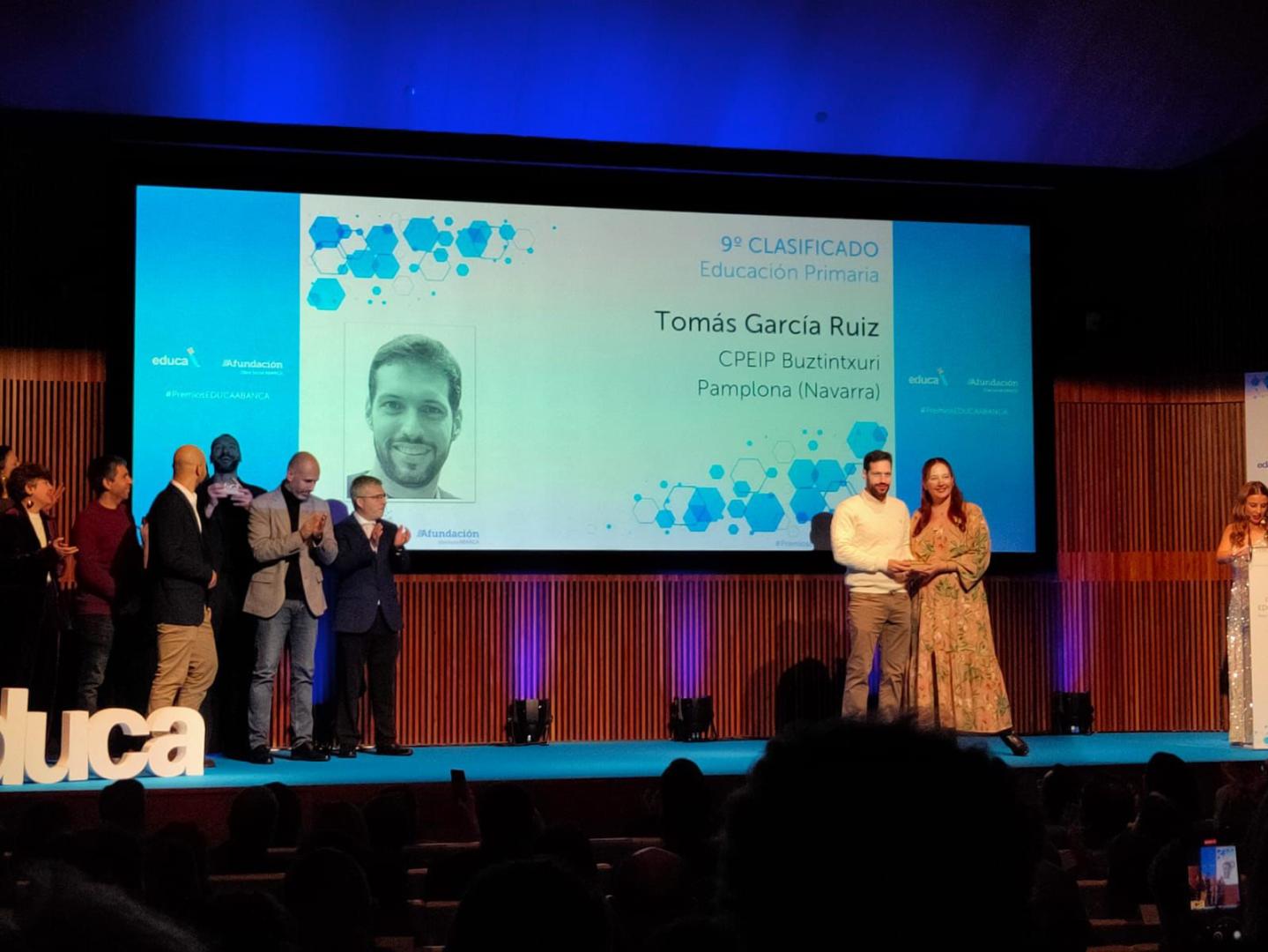 Tomás García Ruiz recibe su distinción como 9º finalista en la categoría de Educación Primaria, en la gala celebrada en La Coruña