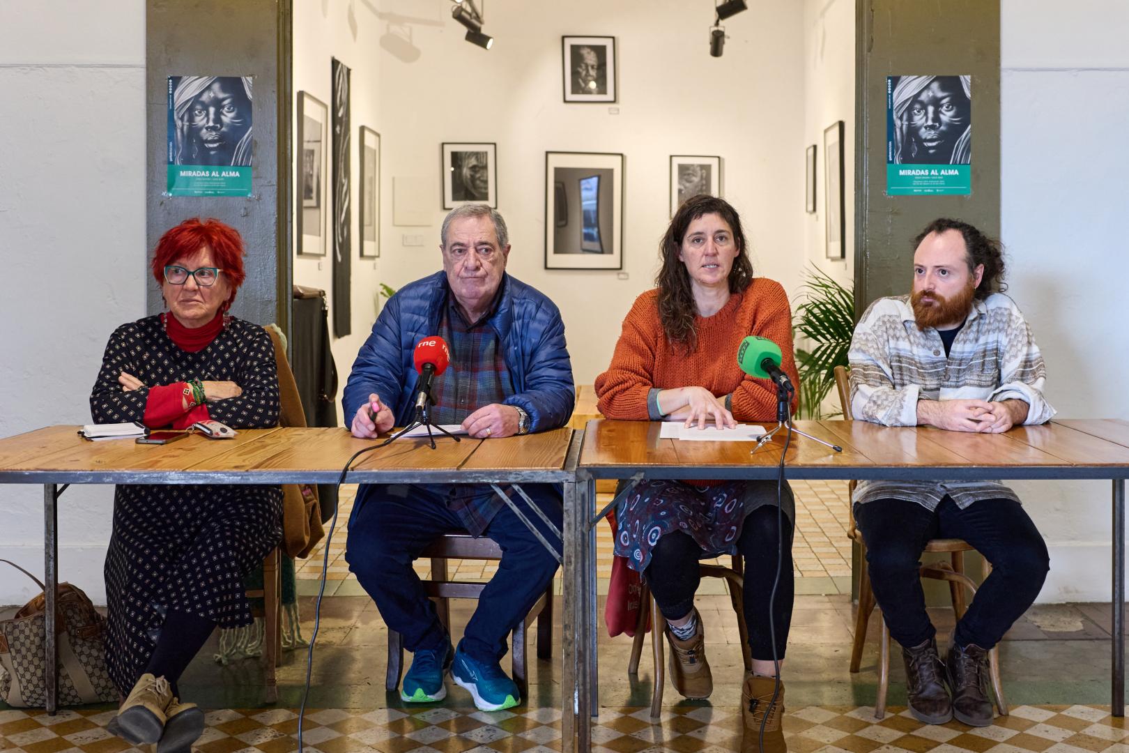 Isabel Díez (PIM), Pello Lasa (Apoyo Mutuo), Itziar Bardají (Asamblea del Padrón) y Agustín Cuevas (SOS Racismo)