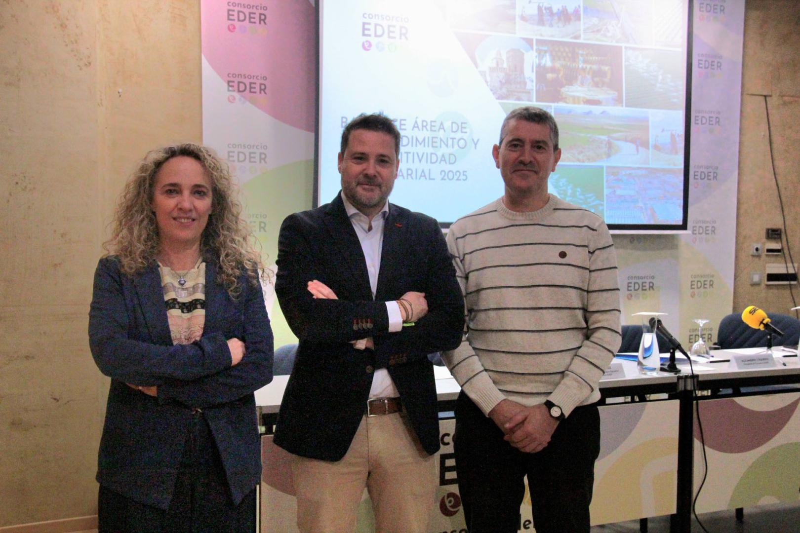 De izda. a dcha., Sandra Calvo, Alejandro Toquero y Eusebio Sáez, en la presentación de los datos