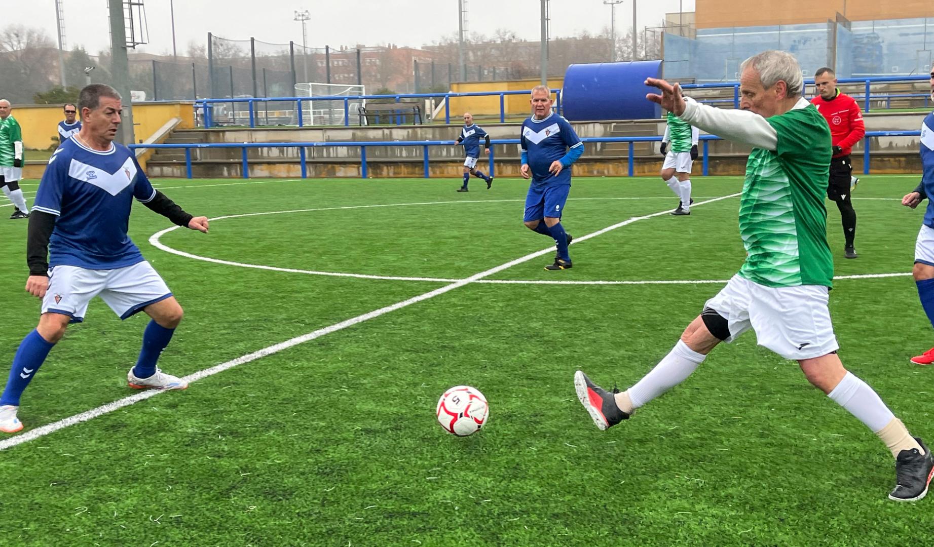 España se lanza al 'walking football', una modalidad de fútbol para mayores