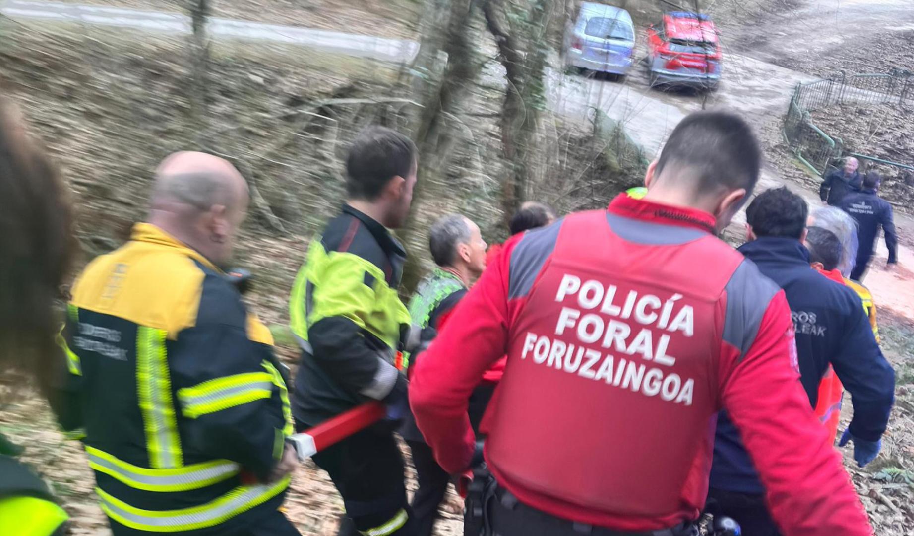 Rescatan con vida a un hombre de 69 años tras sufrir una parada cardíaca en la Cascada de Oinaska, en Baztan