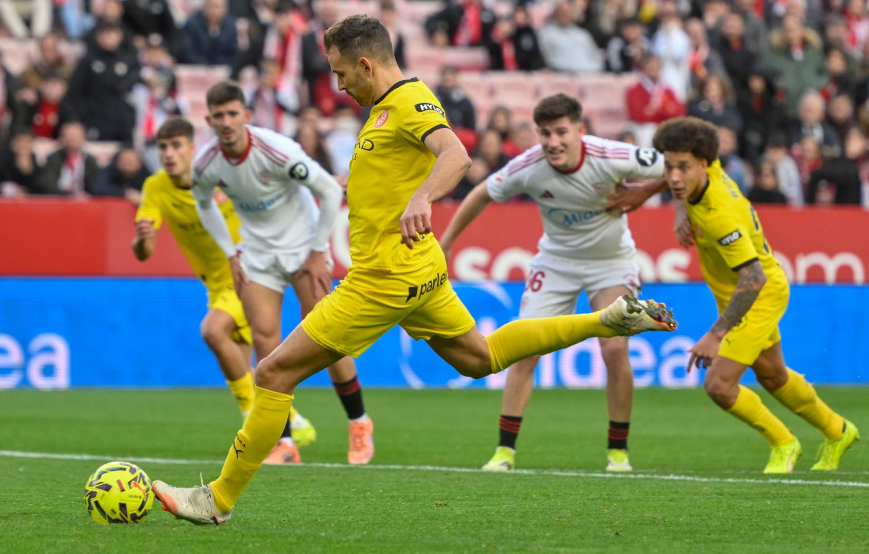 Sevilla y Girona, dos equipos que luchan por la permanencia, empataron 1-1 en el Sánchez-Pizjuán