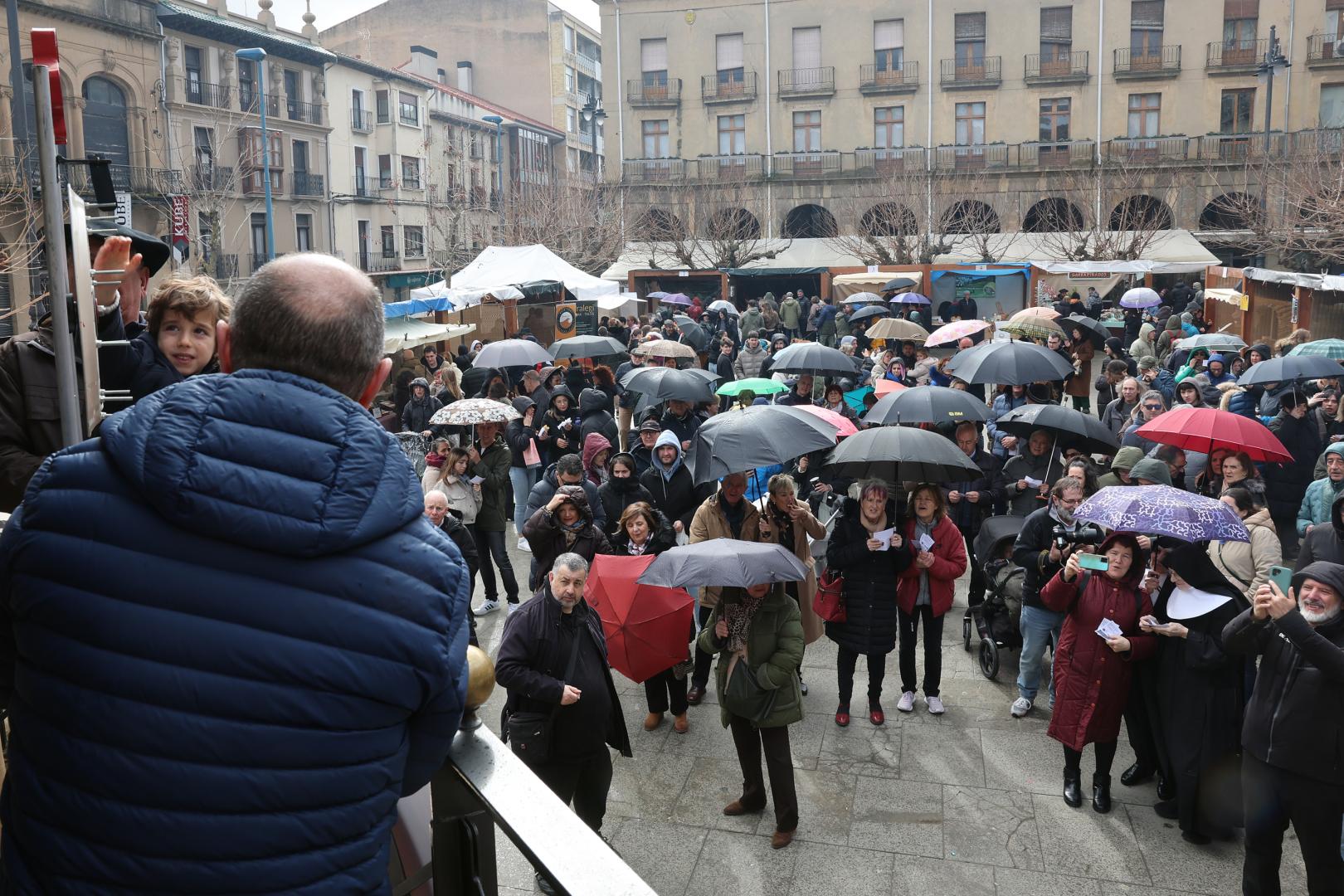 DOMINGO DE FERIAS EN TAFALLA , FERIA CABALLAR Y SORTEO DE LA COFRADÍA DEL DIVINO
