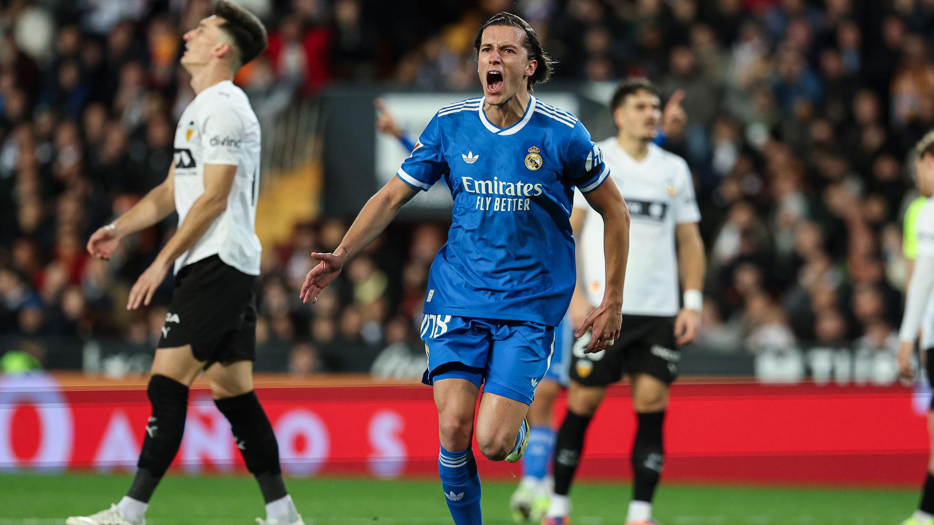 Álvaro Carreras celebra su gol en el partido que ha enfrentado este domingo a Valencia y Real Madrid