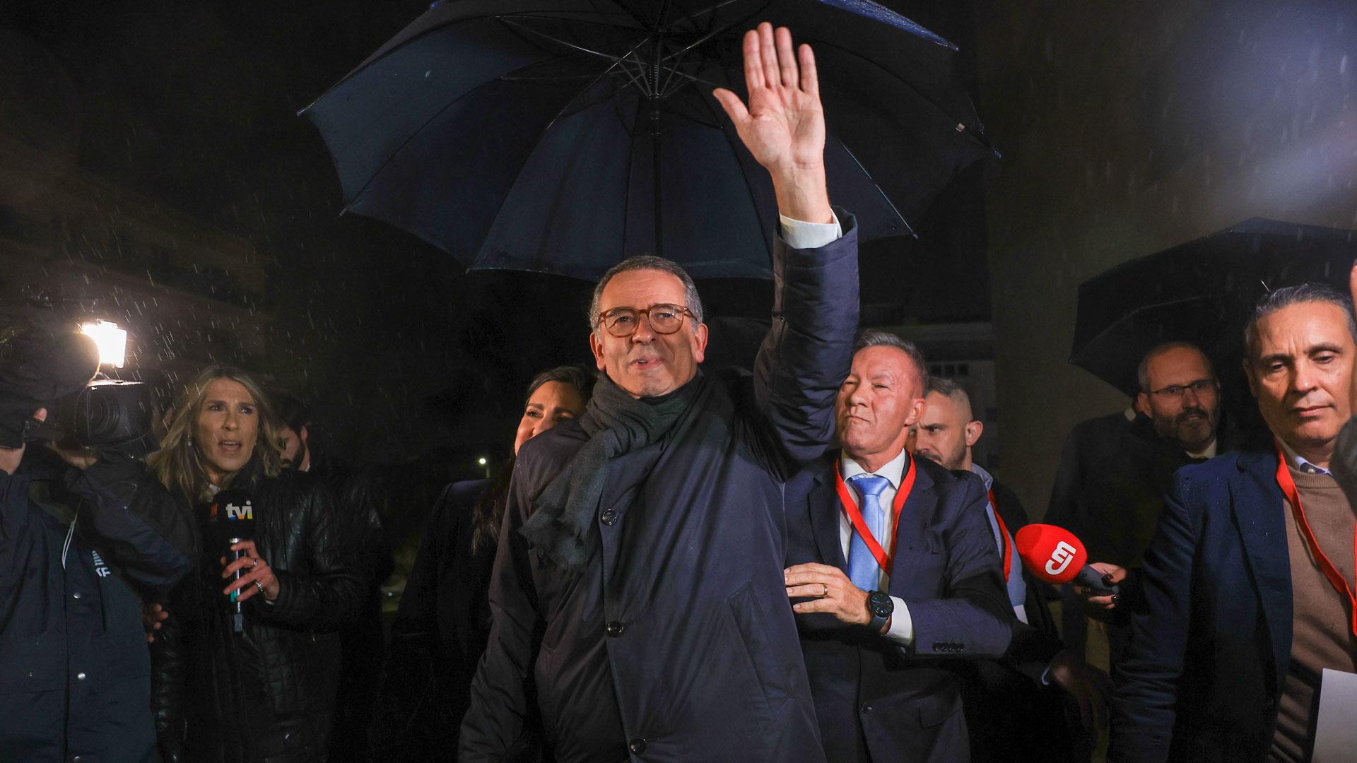 El socialista António José Seguro celebra su victoria electoral en la localidad de Caldas da Rainha, en el oeste de Portugal