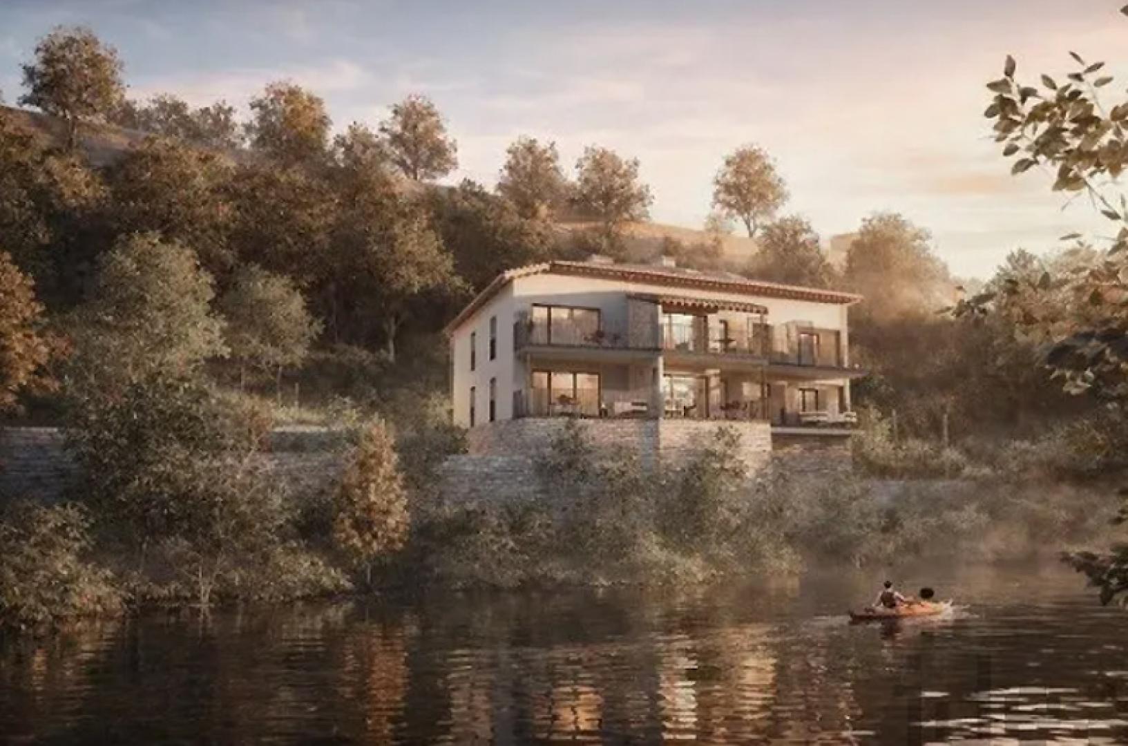 La casa, enclavada en plena naturaleza a orillas del Arga