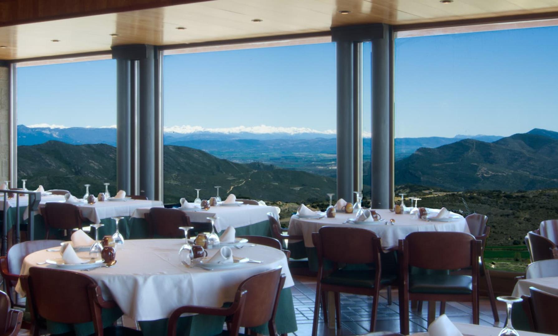 Las vistas acompañan la mesa con la misma fuerza que la cocina