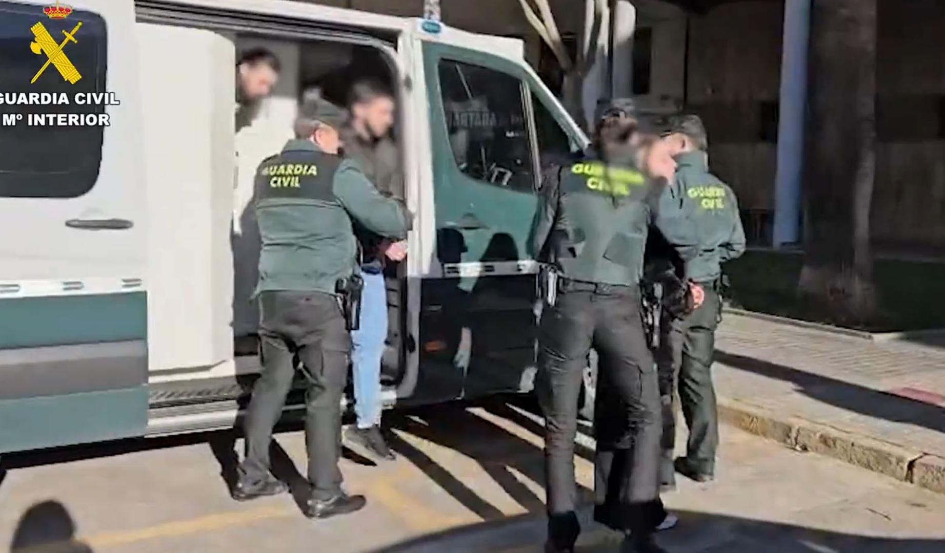La Guardia Civil ha detenido a tres personas en el marco de la actuación