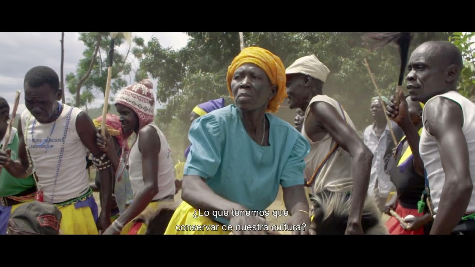 El documental 'Raíces perdidas', rodado en Uganda, en la Biblioteca de Navarra.