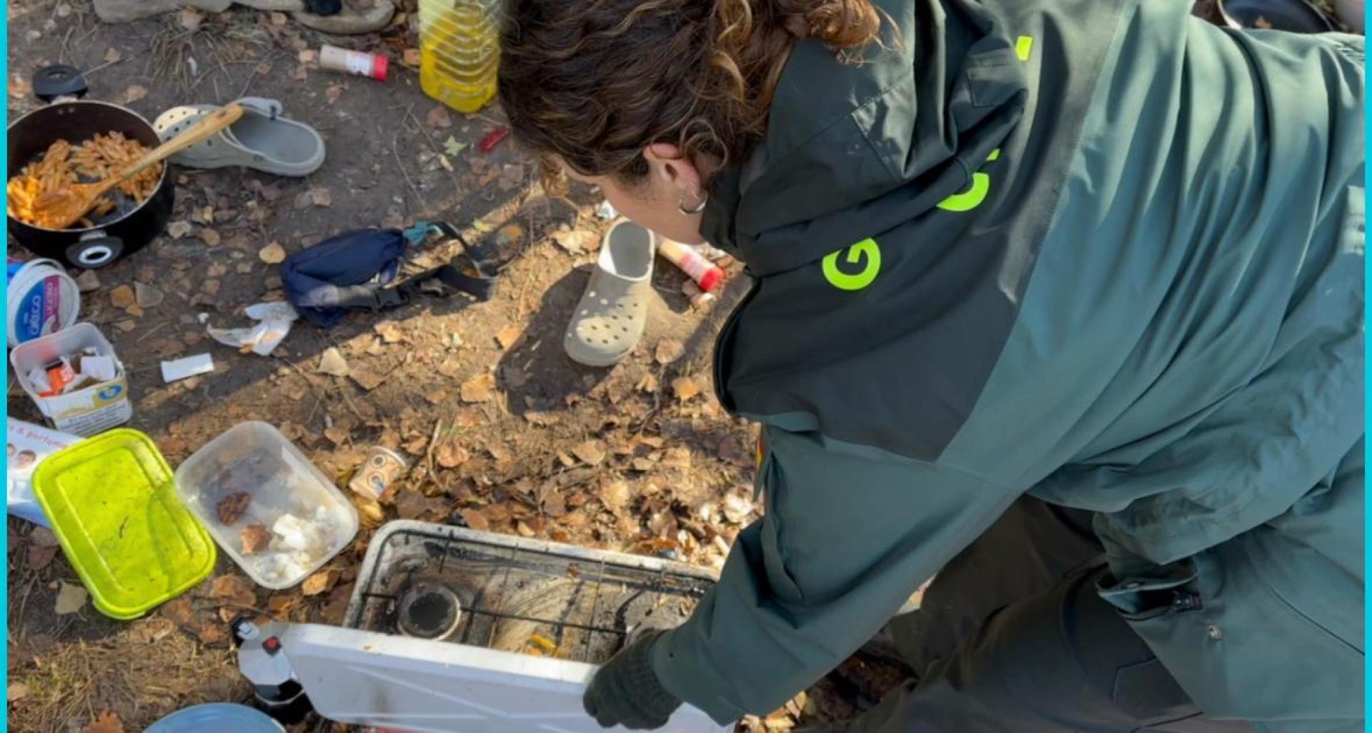 Restos de vida en el asentamiento junto a la plantación desmantelada en diciembre junto a Sangüesa