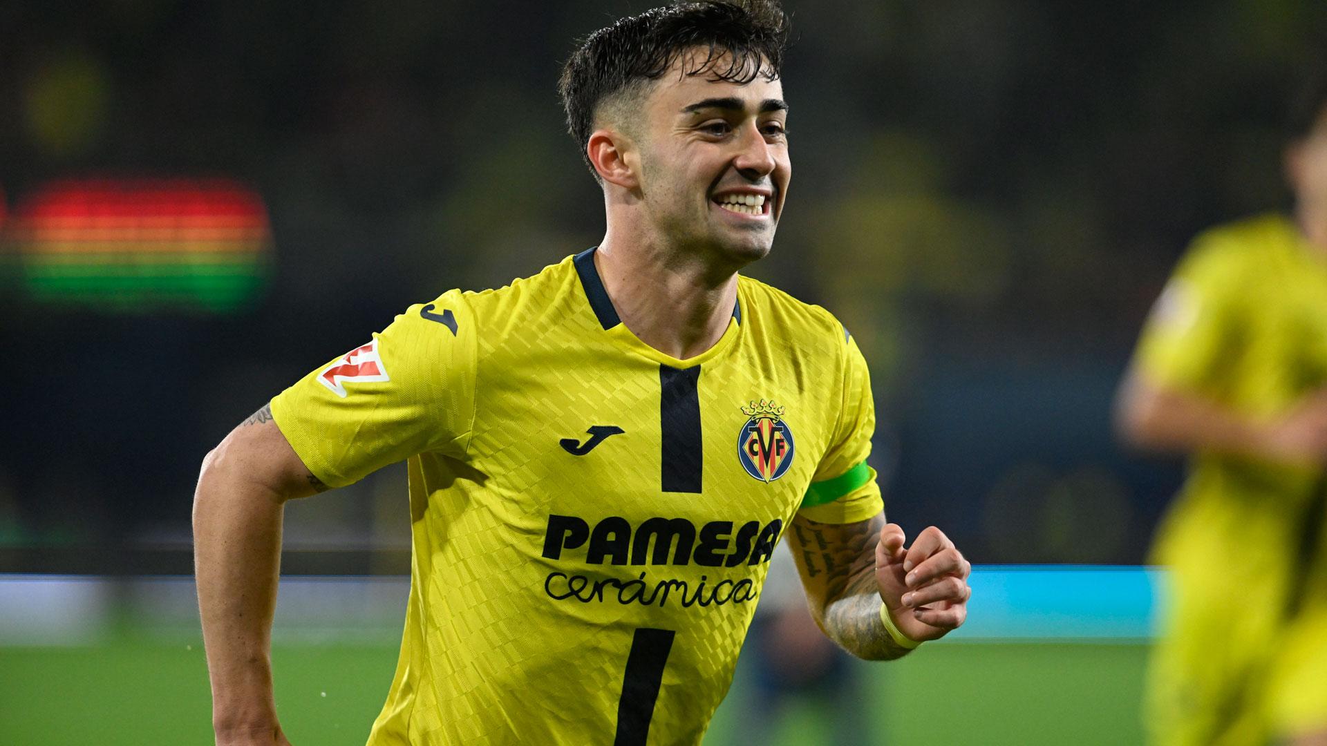 El centrocampista del Villarreal Alberto Moleiro celebra su gol, cuarto del equipo, durante el partido de la jornada 23 de LaLiga frente al RCD Espanyol