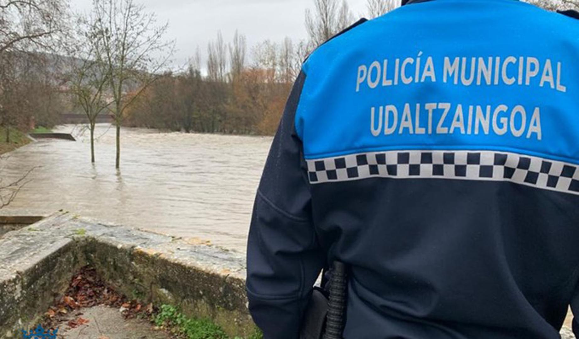 Policía Municipal ha avisado de la crecida del Arga debido a las lluvias de los últimos días