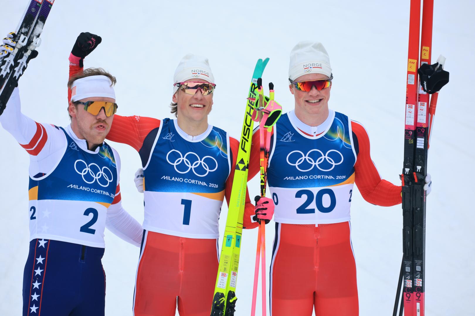 Ben Ogden, Johannes H. Klaebo y Oskar Opstad Vike, podio masculino del Sprint clásico de esquí de fondo en los Juegos de Milán-Cortina
