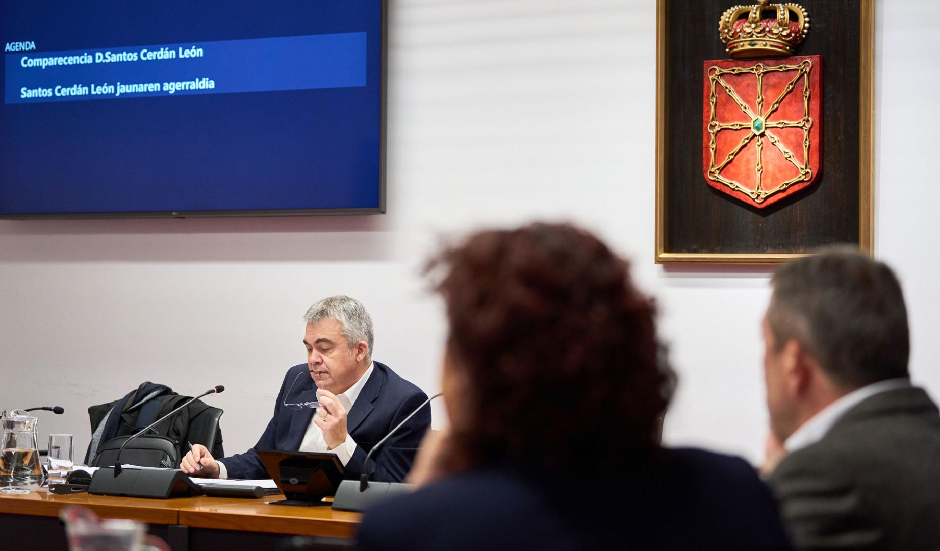 Santos Cerdán, en un momento de la comparecencia en la comisión del investigación del Parlamento de Navarra