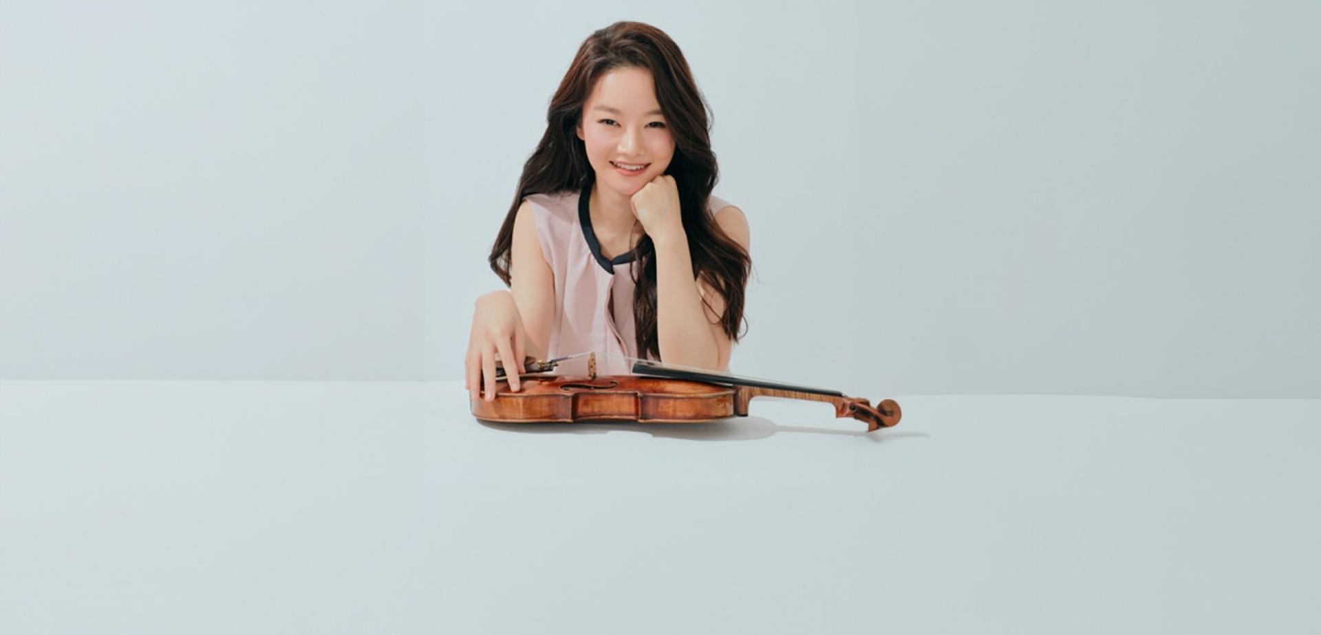 La joven violinista Bomsori-Kim, esta tarde en Baluarte con la OSN.