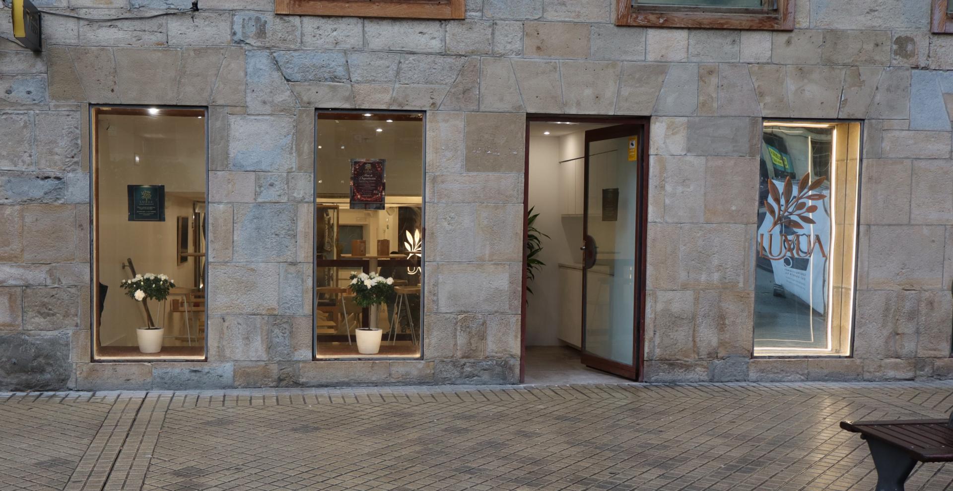 Luxua Gastro Bar está situado en el número 16 del Paseo Sarasate de Pamplona