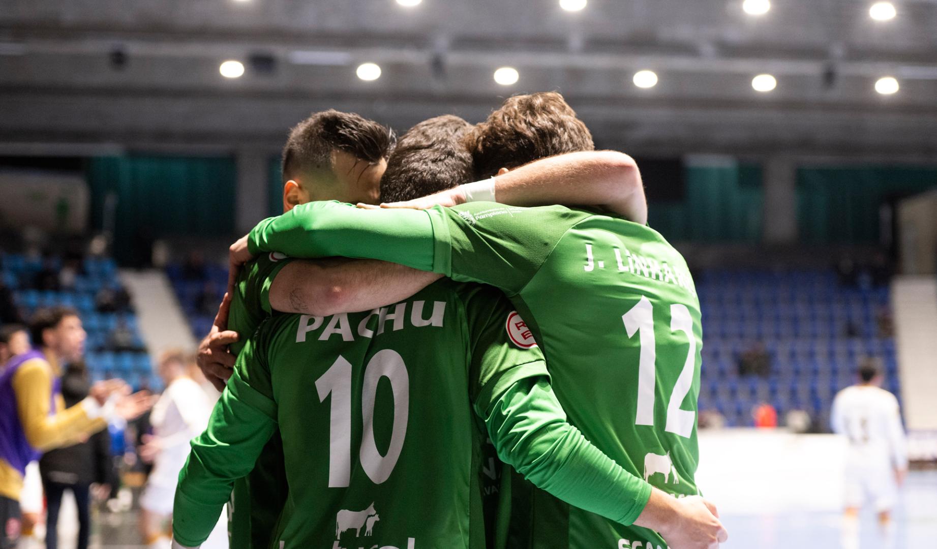 Los jugadores de Osasuna Magna celebran uno de los goles contra Jimbee Cartagena