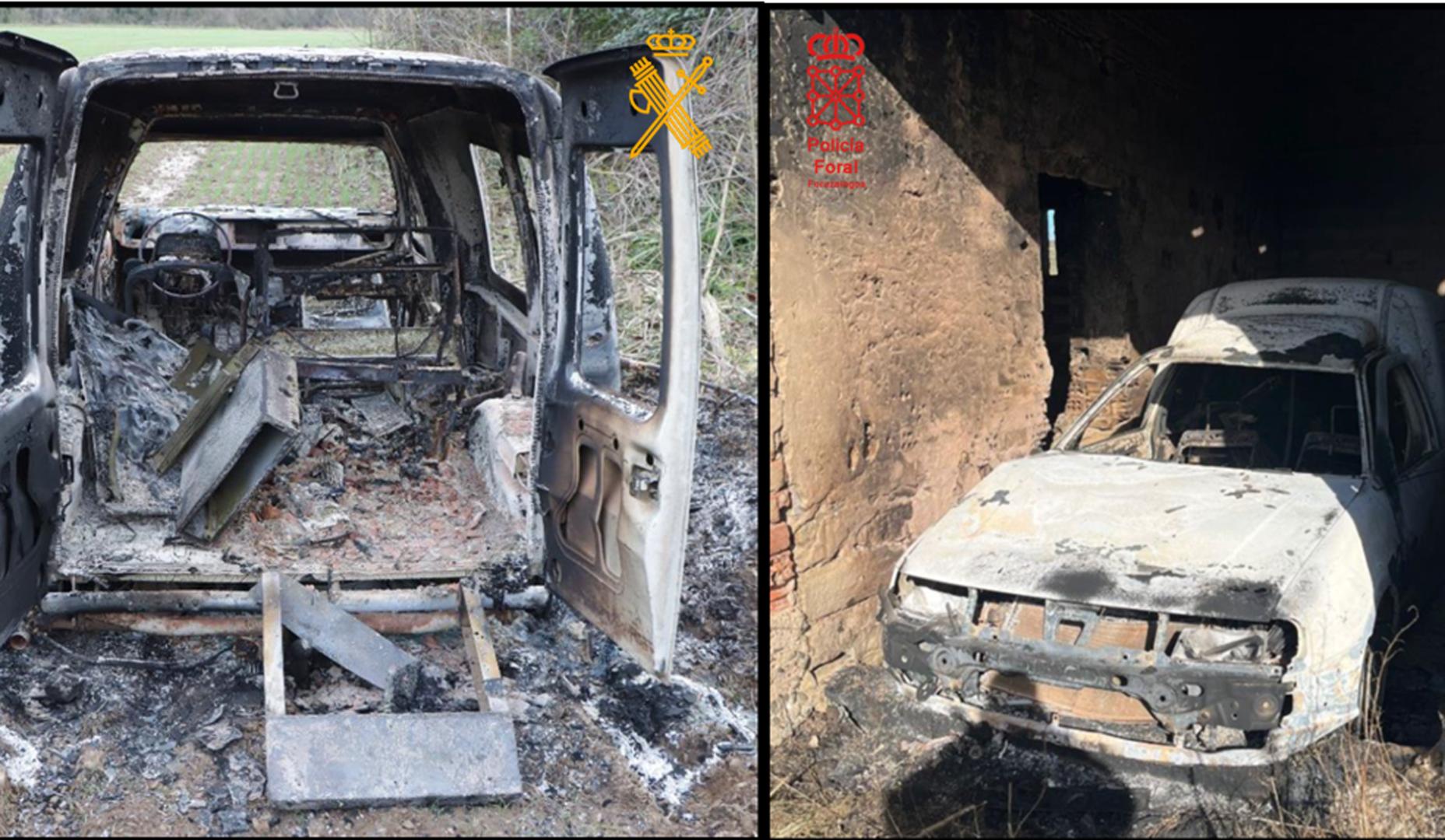 Detalle de los vehículos calcinados tras provocar su incendio
