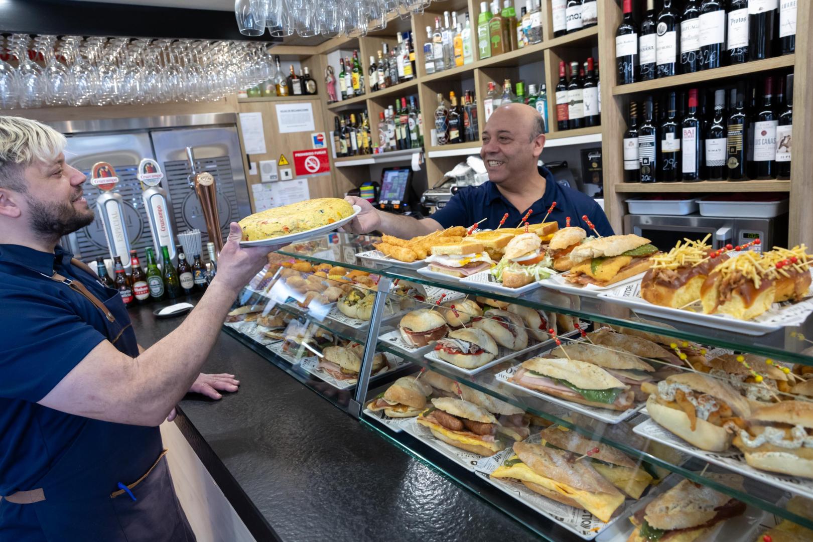 Imagen de la barra de pinchos del bar Ritual de Tudela, ubicado en la calle Gaztambide-Carrera