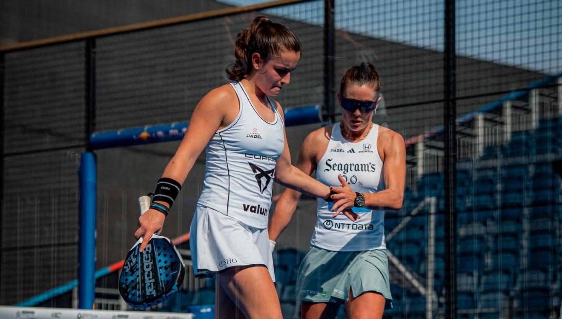 Martina Calvo y Marta Ortega, en un partido anterior